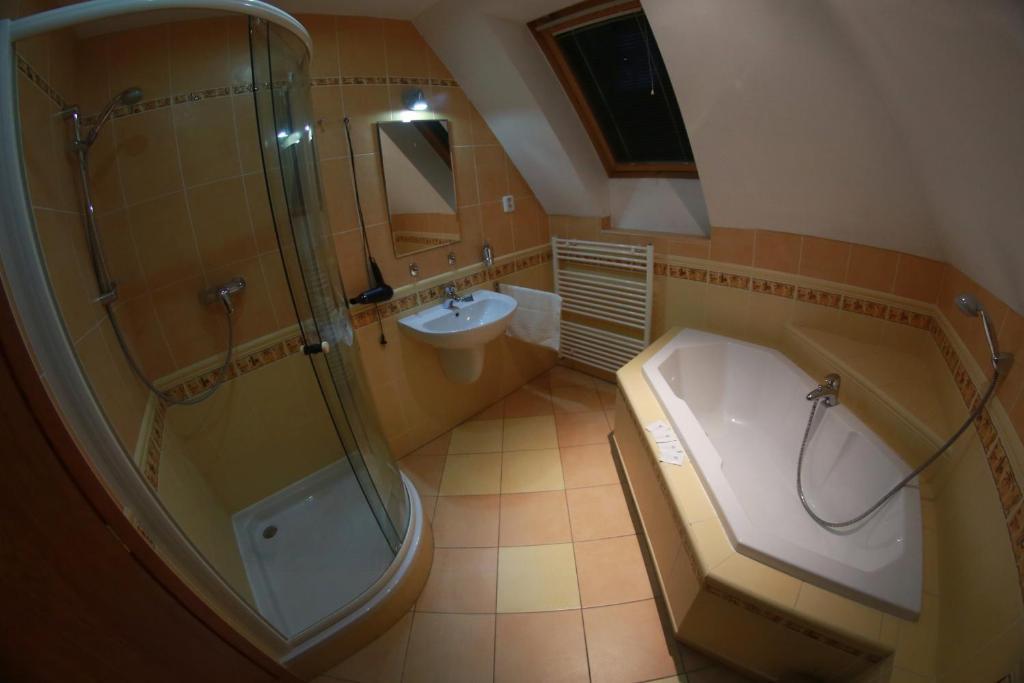 Penzion Le Monde Hotel Bardejov Buitenkant foto